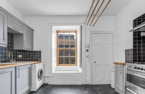 New Town Apartment | New Town 3BR-2BA, Castle Street