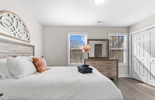 East Durham House | New Townhome -near Downtown, DPAC, Food - Unit B