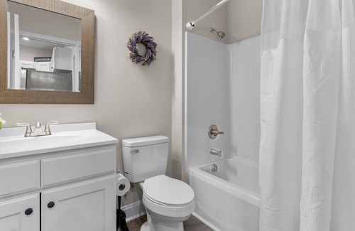 East Durham House | New Townhome -near Downtown, DPAC, Food - Unit B