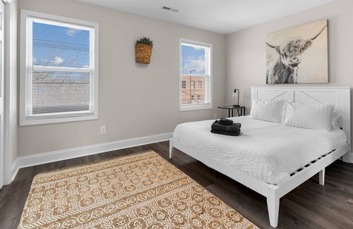 East Durham House | New Townhome -near Downtown, DPAC, Food - Unit B