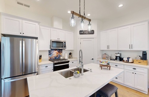Eagle Point House | New townhome next to Eagle Point Golf Course, with grill, patio, and WiFi