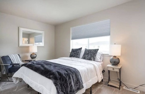 Tri-Cities House | New Townhouse! Private Yard & Garage 3/2.5 #5750