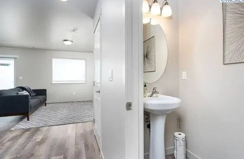 Tri-Cities House | New Townhouse! Private Yard & Garage 3/2.5 #5748