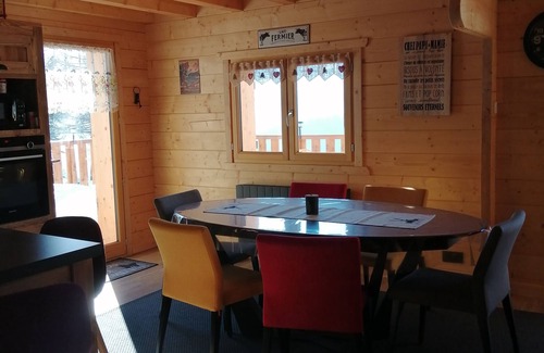 Jarrier Ski Chalet | New, traditional chalet in this mountain village at the foot of the Alps.