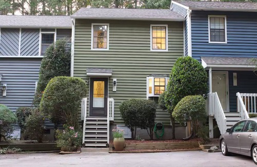 Durham House | NEW! Tranquil 2bd Townhome Min to RTP, Downtown Durham, Chapel Hill, RDU