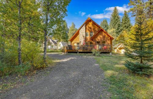 McCall House | New! Tranquil Aspens - near lake, town, parks - expansive deck - pet friendly