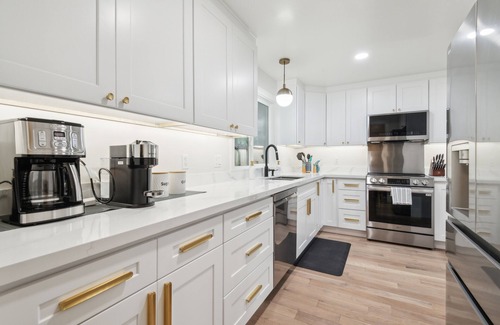 Bainbridge Island House | NEW! Tranquil Waterfront Escape with Harbor Views