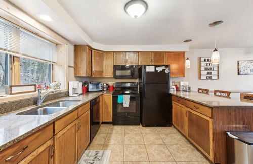 North Creek House | NEW! Twister 68I - Mountain Retreat with Stunning Views