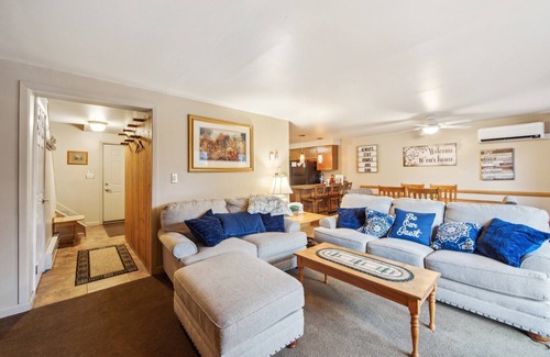 North Creek House | NEW! Twister 68I - Mountain Retreat with Stunning Views