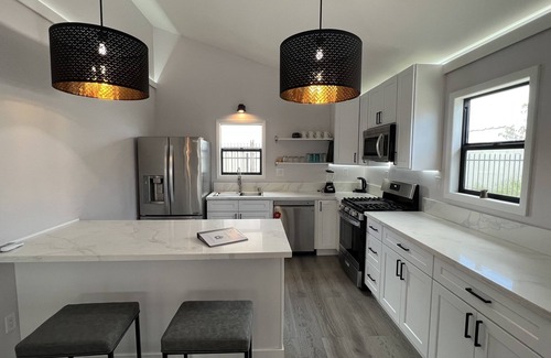 Mid City Apartment | NEW UNIT central to all LA attractions