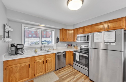 North Creek House | NEW! Upper Sleighride 25L - Wrap-Around Deck End Unit by The Summit at Gore Mountain