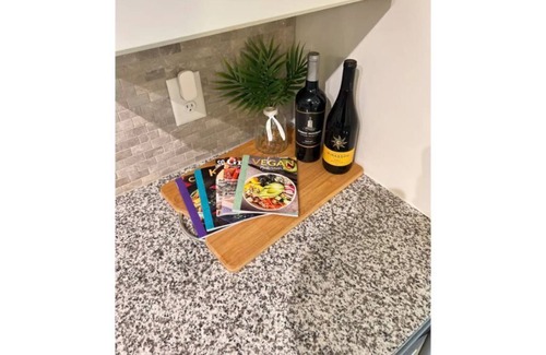 Dixie - Berryhill Apartment | ⭐️New Upscale Haven near Uptown & Airport