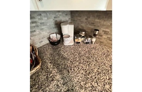 Dixie - Berryhill Apartment | ⭐️New Upscale Haven near Uptown & Airport