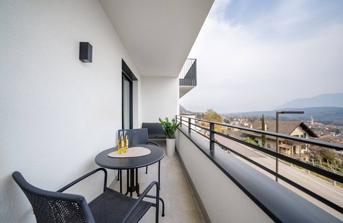 Caldaro Sulla Strada del Vino Apartment | New vacation apartment directly at the Mendelbahn valley station