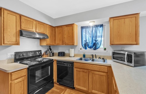 Ann Arbor House | NEW! Victors Homebase (4-Bedroom) - Pets Allowed