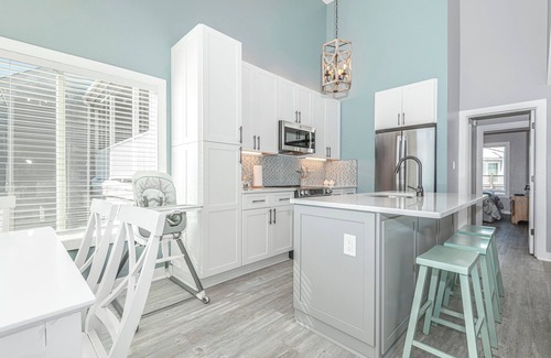 Ocean Sands House | *NEW* Walk to beach, Dogs OK, Comm Pool, 3br condo