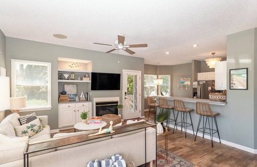 Corolla Light Condo | *New* - Walk to Beach! Resort Amenities, Pvt Deck