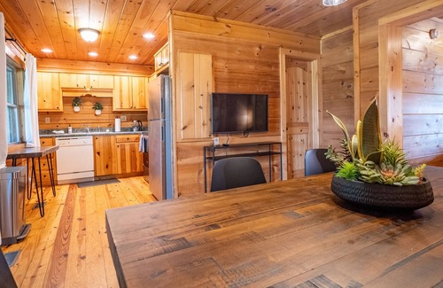 West Jefferson Cabin | New! Walk to Downtown | Mountain Views | Sleeps 13