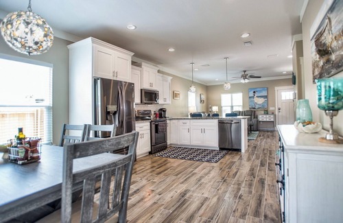 Laguna Beach Estates House | New! Walk to the Beach Vacation Beach Bungalow- Plus Golf Cart! and Hot tub