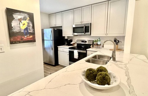 Oxford Condo | New! Walk to the Vaught from "The Rebel Stroll"!