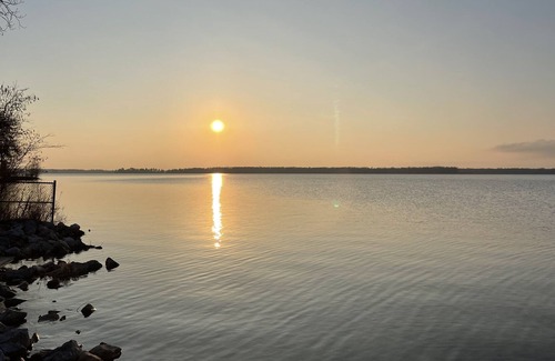 St. Helen Cottage | New!! Walk to Lake St Helen beach, DNR boat launch, ORV trails, Pets, campsite