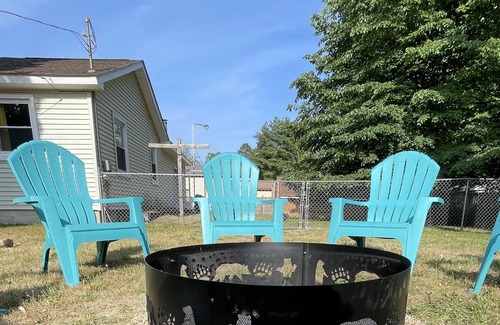 St. Helen Cottage | New!! Walk to Lake St Helen beach, DNR boat launch, ORV trails, Pets, campsite