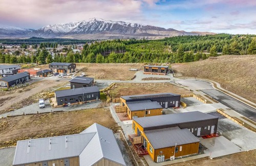 Lake Tekapo Apartment | New warm 1 bedroom studio/king bed/unit1