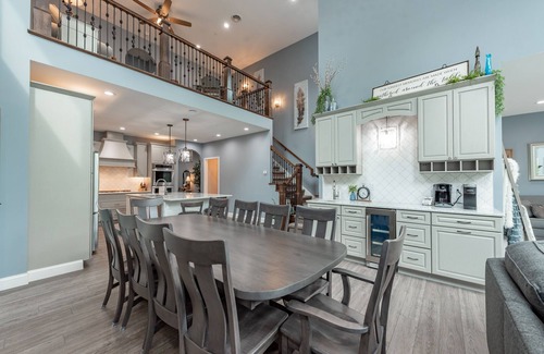 McHenry House | New! Water's Edge Oaks: Lakefront, Dock Slip, Fireplace, Hot Tub!