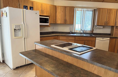 Necedah House | New Waterfront Listing- Castle Rock Lake, Hot Tub, Sand Beach, Central Wisconsin
