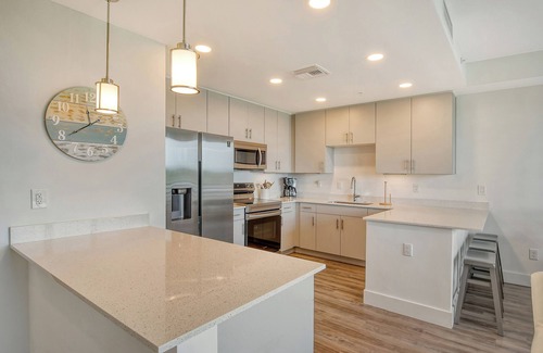 Central Sarasota Condo | NEW! Waterfront Luxury in Sarasota – Near Downtown & Beaches!