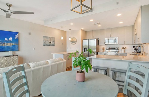 Central Sarasota Condo | NEW! Waterfront Luxury in Sarasota – Near Downtown & Beaches!