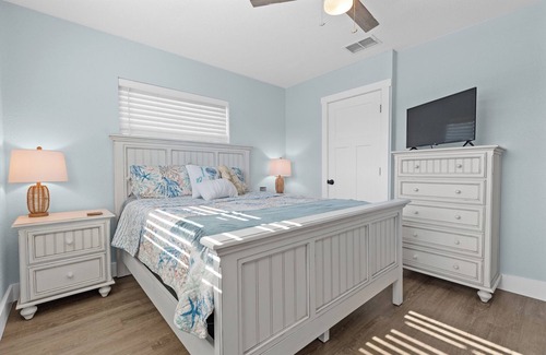Fort Myers House | NEW! Welcome to Tiki Cottage! Paradise Awaits! Pet-Friendly