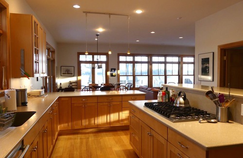 Freeport House | New Well Built Elegant Home on the Water 2 miles to Freeport, 9 to Portland!