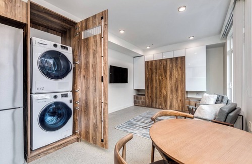 Downtown Vancouver Apartment | NEW West End Studio, Pet Allowed@ 1170 Barclay