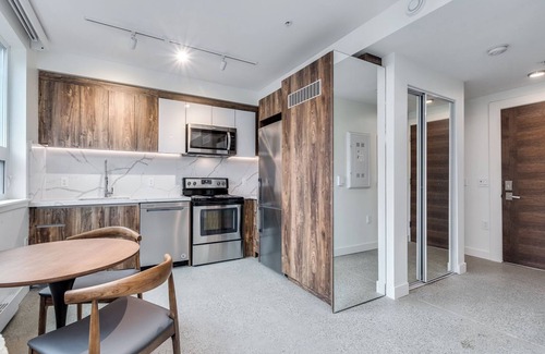 Downtown Vancouver Apartment | NEW West End Studio, Pet Allowed@ 1170 Barclay