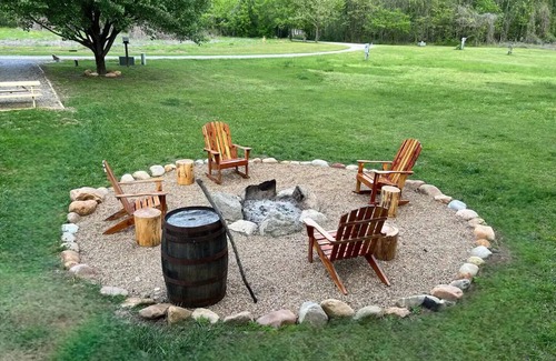 Del Rio Cabin | New! Whispering Waters Cabin on the French Broad River