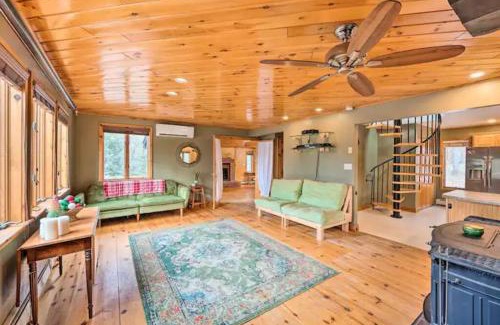 Thornton House | NEW! White Mountains View Escape