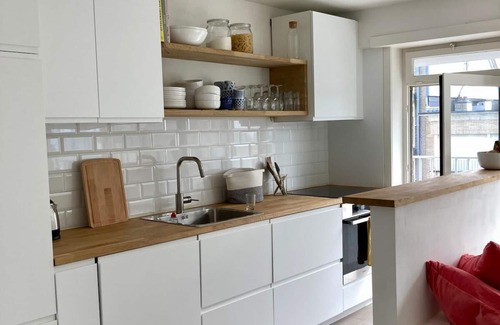 Koksijde-Bad Apartment | New! Wind&Zee: seaview, cosy & full sun for a zen break, parking/tram/shops 5'