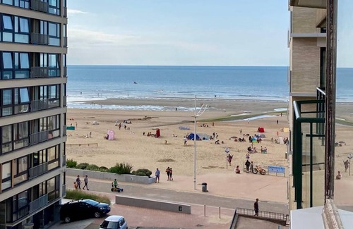 Koksijde-Bad Apartment | New! Wind&Zee: seaview, cosy & full sun for a zen break, parking/tram/shops 5'