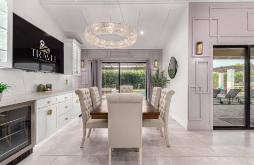 Village Grove House | NEW Windsor Modern Retreat Pool Spa Volleyball