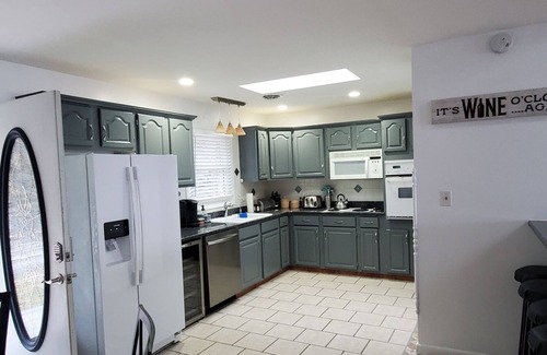 Valois House | New Winedown Oasis, Spectacular Views-Seneca Lake