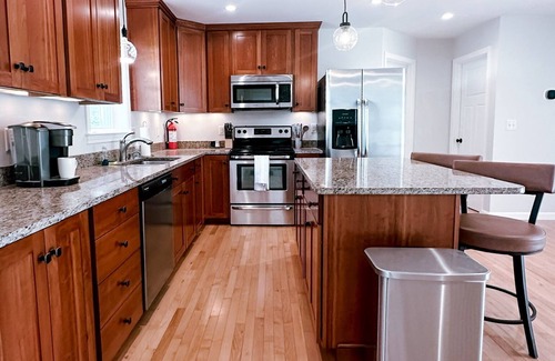 Lochmere House | NEW! WINNISQUAM LAKEFRONT ~ PRIVATE DOCK ~ FIRE PIT ~ SLEEPS 12