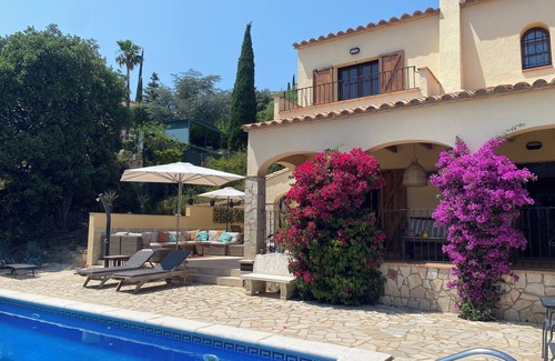Calonge Villa | NEW: Wonderful, spacious holidayvilla with lots of privacy and panoramic views.