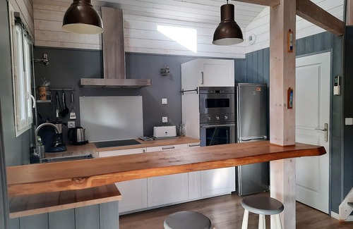 Hourtin House | NEW WOOD HOUSE FOR 8/10 PERSONS WITH COMMUNAL POOL