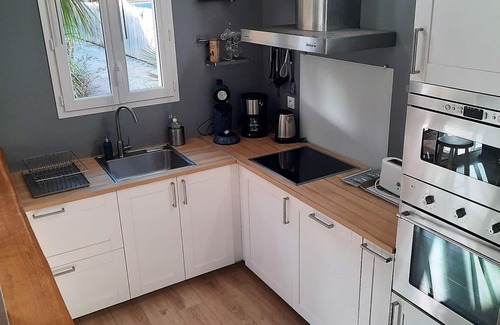 Hourtin House | NEW WOOD HOUSE FOR 8/10 PERSONS WITH COMMUNAL POOL