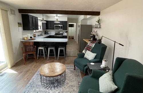 Woodland Park House | NEW Woodland Park Home 4 Bedroom 2.5 Bath Sleeps 8 Dog Friendly 2000 Square Feet