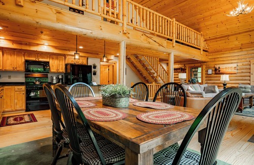Oakland House | New! Woodsy Hideaway w/Hot Tub & Fire Pit