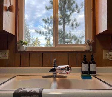 Upper Moonridge House | New Yena Cabin in Moonridge