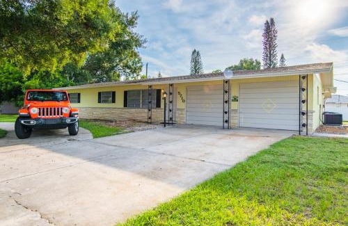 Gulf Gate Estates House | New York Avenue Rancher