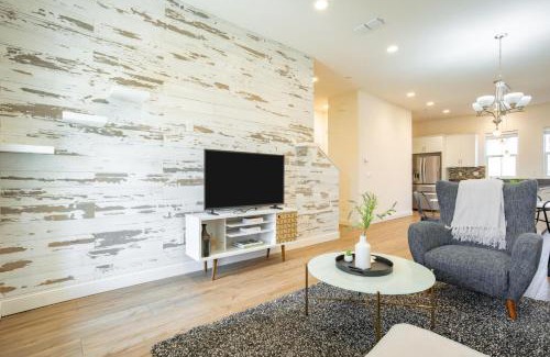 Newark Apartment | Newark 4br w balcony close to restaurants mall SFO-1592